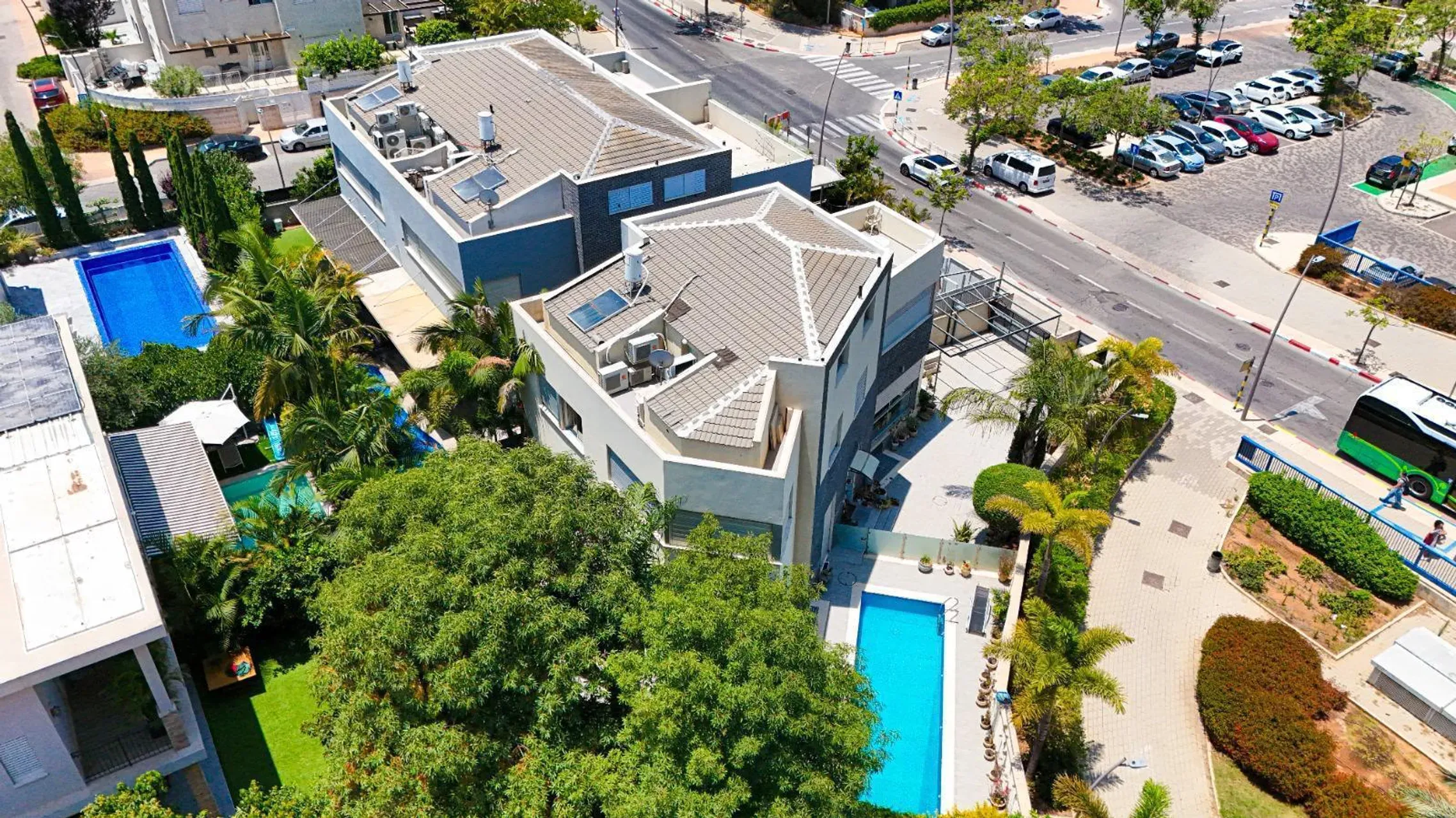 תמונה ממדלן – 7 חדרים • 8,200,000 ₪, העצמאות 8, נחלת יהודה, ראשון לציון (1)