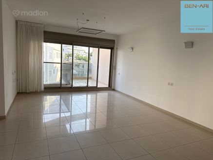אריה שרון 2, תל אביב יפו
