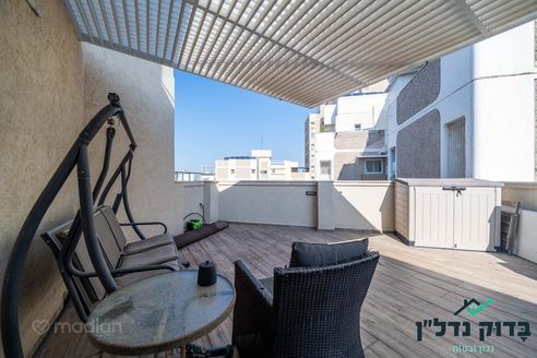 שדרות בן גוריון 22, חולון