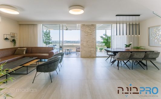 הבן הראשון 14, ראשון לציון