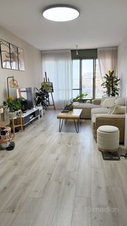 דבורה 1, קרית מוצקין