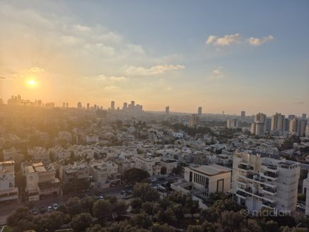 מנחם בגין 23, גבעת שמואל