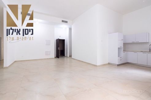 האלונים 4, פתח תקווה