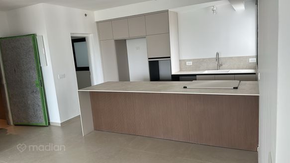 יונה וולך 16, הוד השרון