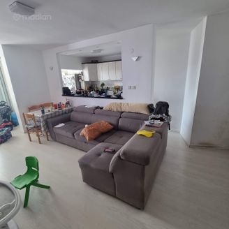 אוסישקין מנחם 7, פתח תקווה