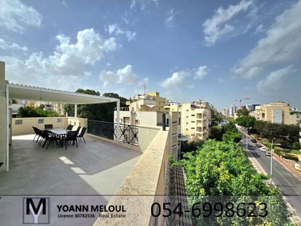 יטקובסקי אחים 9, פתח תקווה