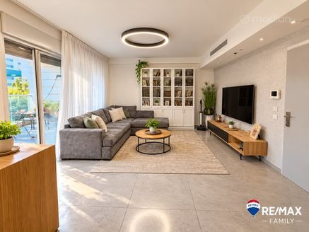 אהוד מנור 11, קרית ביאליק