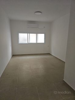 שדרות ירושלים 94, רמת גן