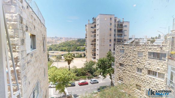 דוד שמעוני 9, ירושלים