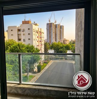 מעפילי אגוז 100, תל אביב יפו