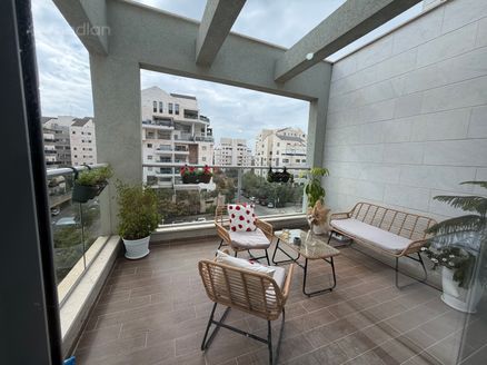 שינפיין 8, כפר סבא