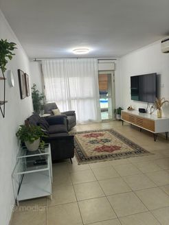 גלוסקא 15, ראש העין