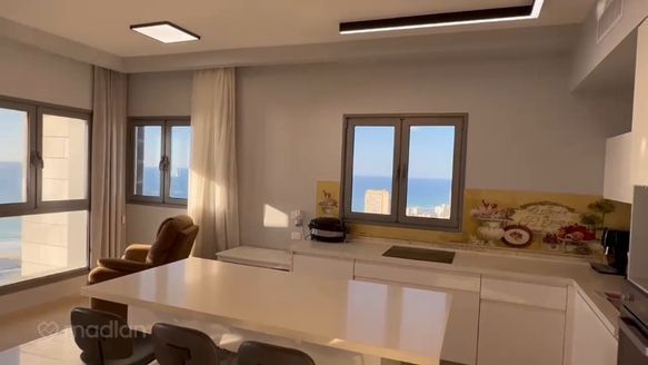 יצחק שדה 8, בת ים