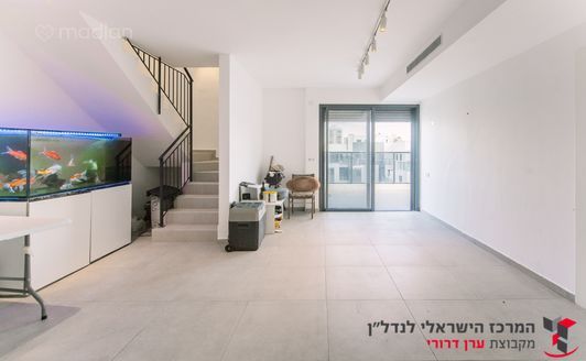 אהרונוביץ 49, חולון