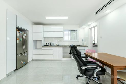 שלמה המלך 50, אשדוד