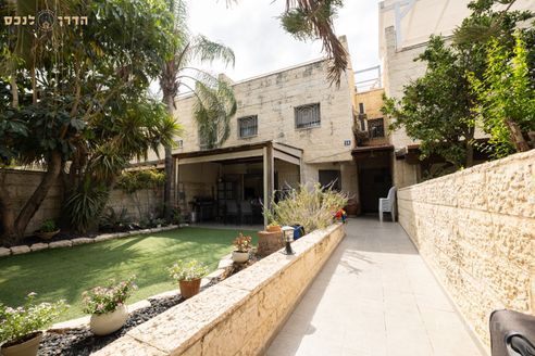הר בשן 8, בית שמש