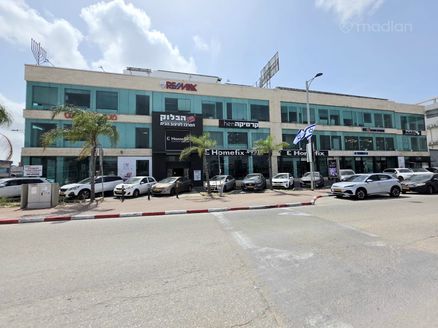 האומן 8, חדרה