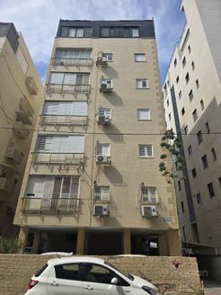 בן-גוריון 97, בת ים