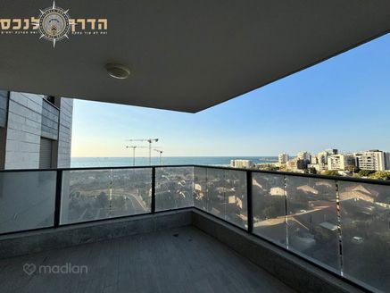 הדקל 8, אשדוד