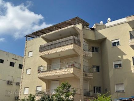 עגנון 10, קרית ים