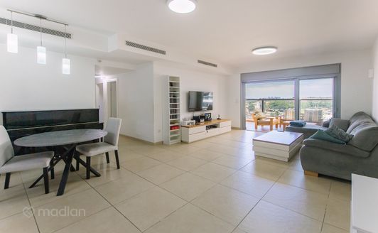 יוני נתניהו 13, פתח תקווה