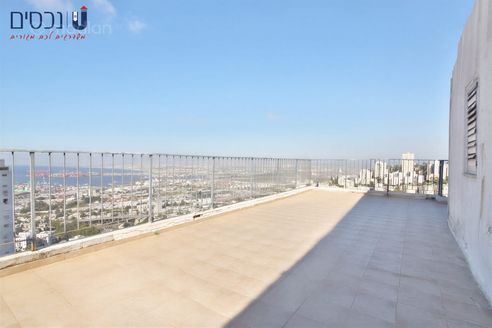 חנה סנש 4, חיפה