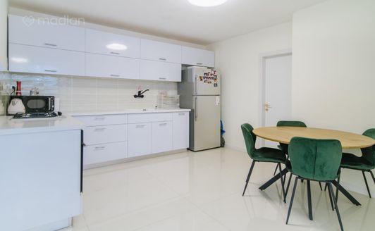 קטרוני 40, פתח תקווה