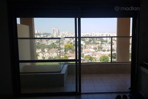 דרך מנחם בגין 38, פתח תקווה