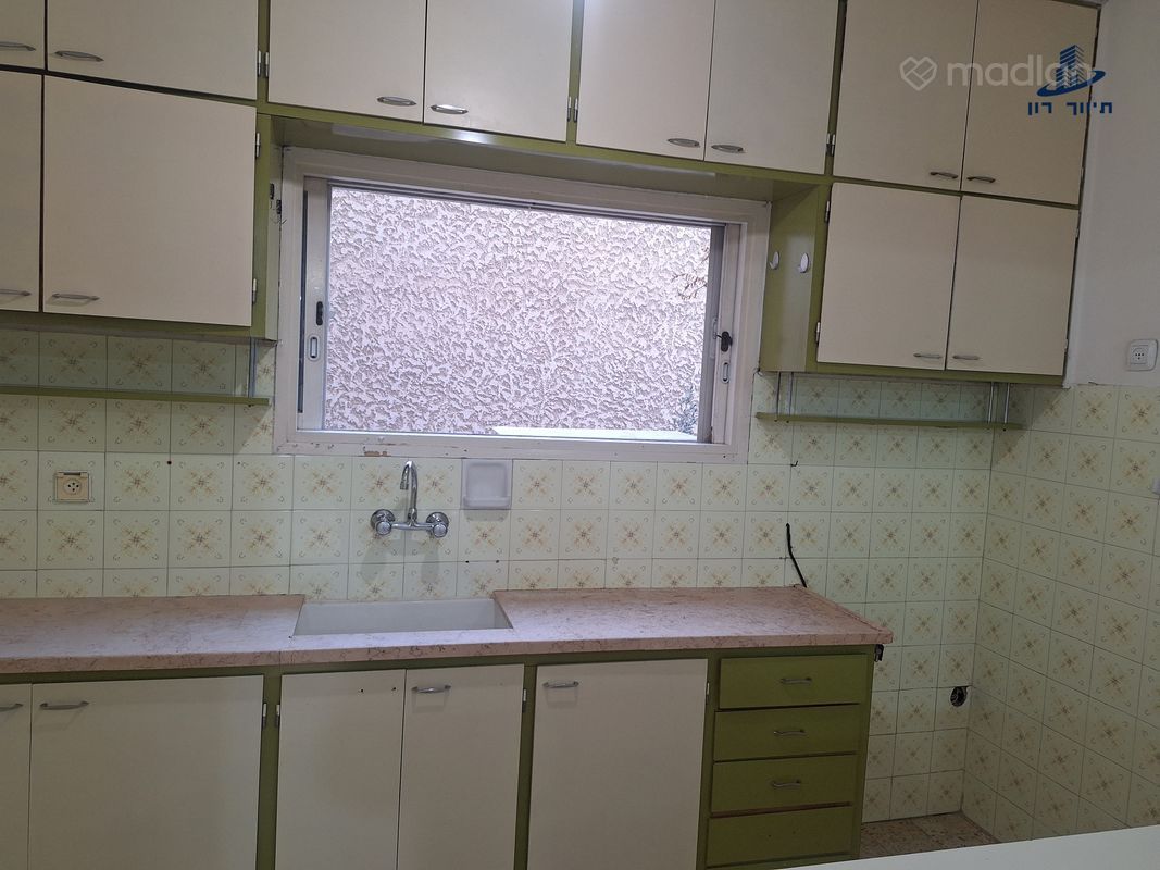 המעגל , פועלי הרכבת, גבעתיים