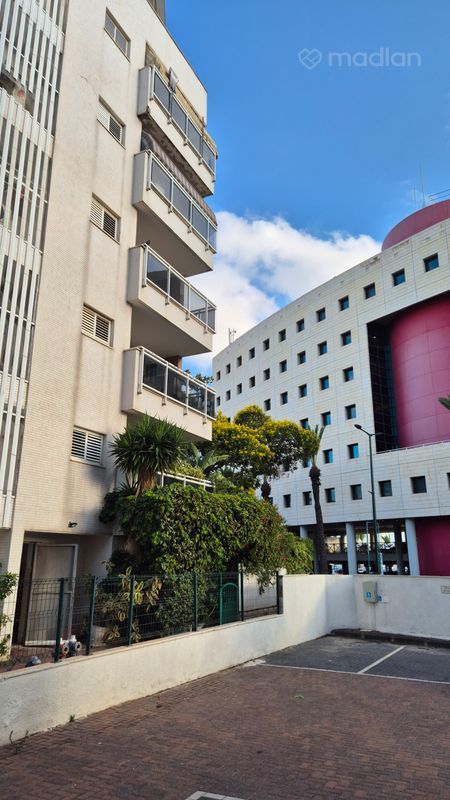 ניל"י 4, פרפר, קרית ביאליק