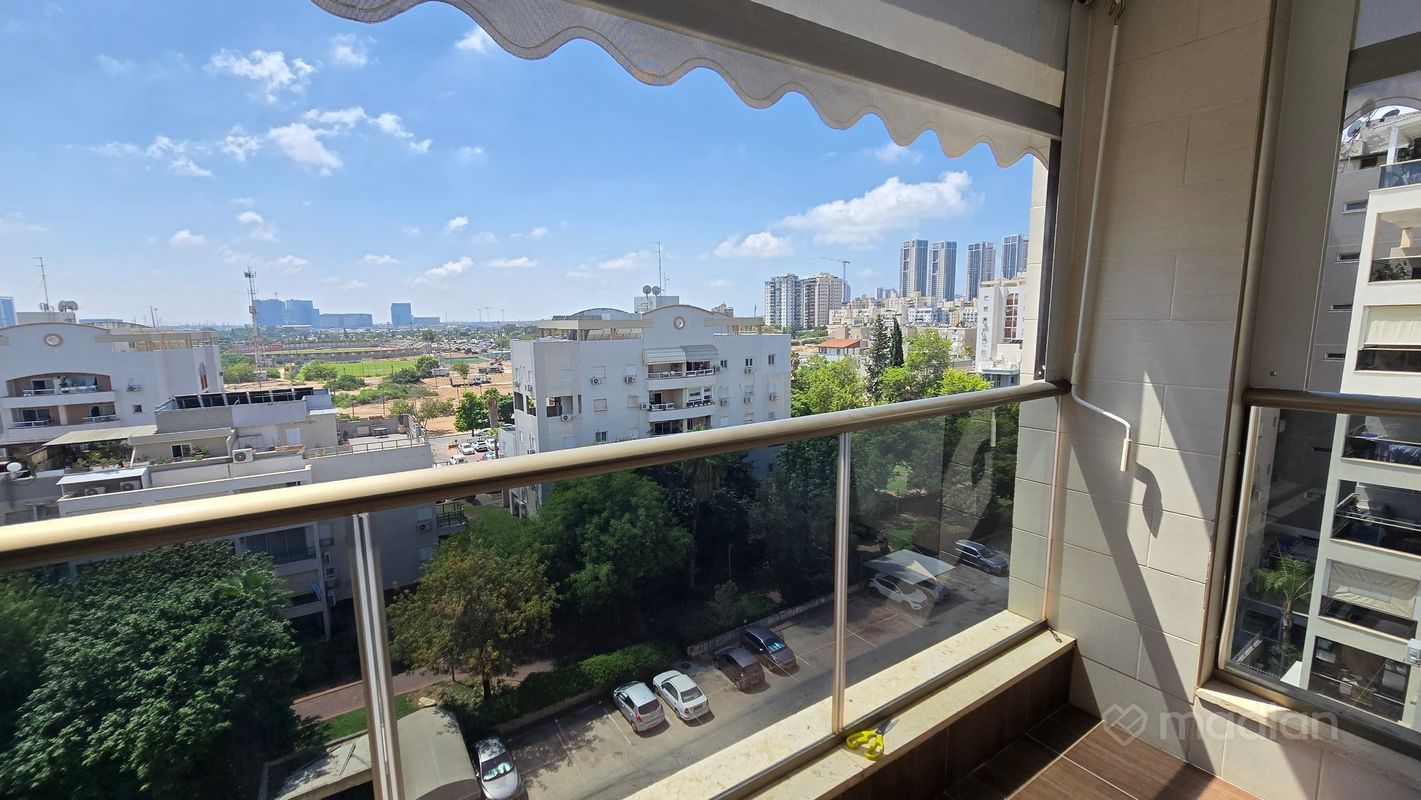 הרב יצחק ניסים , קרית מיכה, חולון
