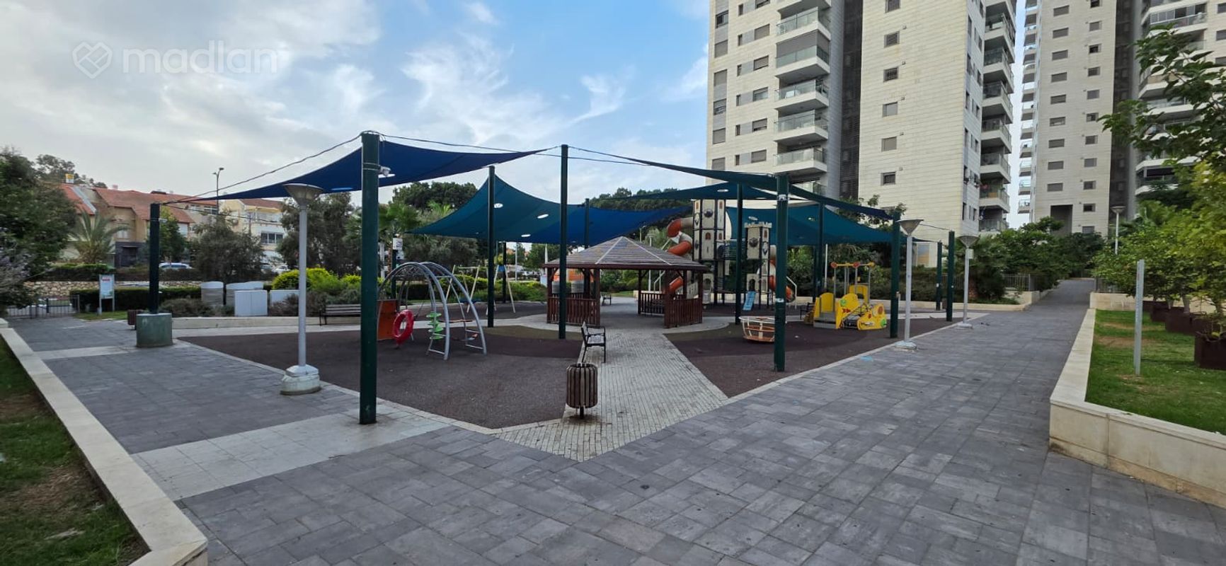קאופמן 1, שעריים, רחובות