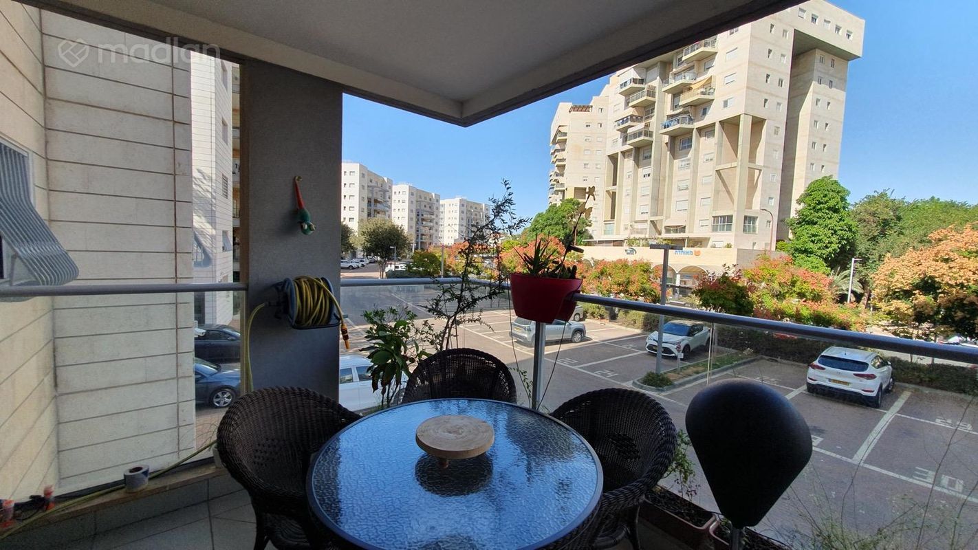 הר הצופים 56, רחובות ההולנדית, רחובות