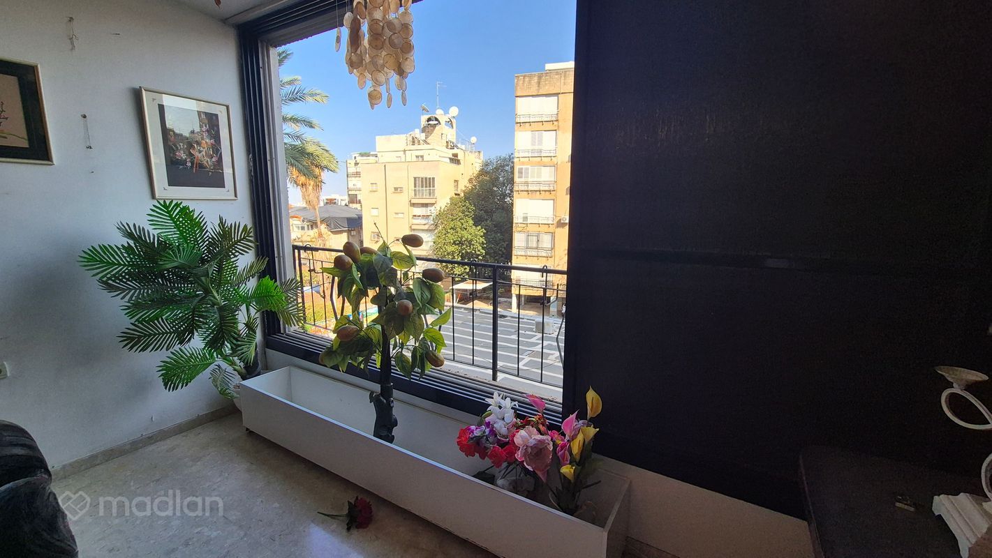 רוטשילד 77, מרכז העיר, פתח תקווה