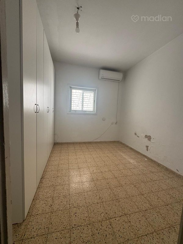 יהודה הלוי 24, רמב"ם, ראשון לציון