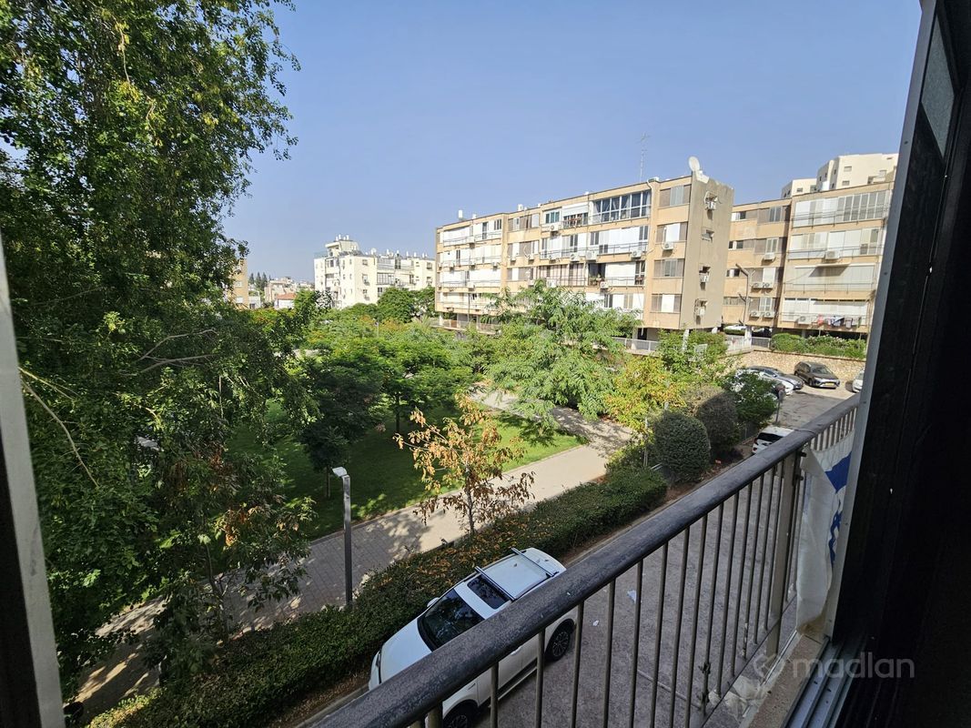 התחייה 25, נאות שושנים, חולון