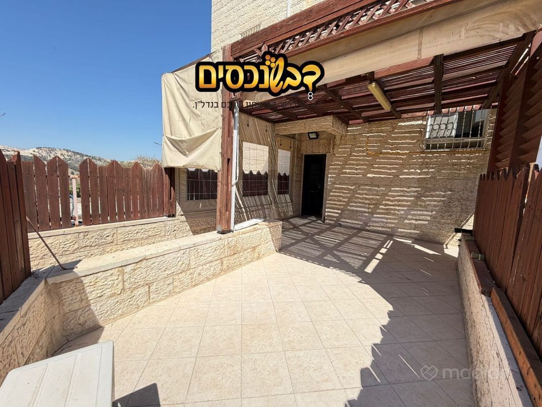 עת הזמיר , מגדים, מעלה אדומים