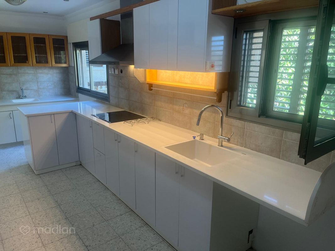 ערבה 16, כפר תבור