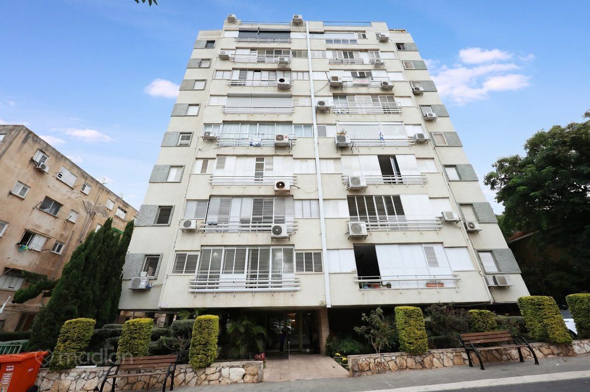 נחום סוקולוב 45, פרדס הגדוד, נתניה