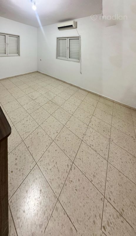 סלנט 55, המרכז השקט, פתח תקווה