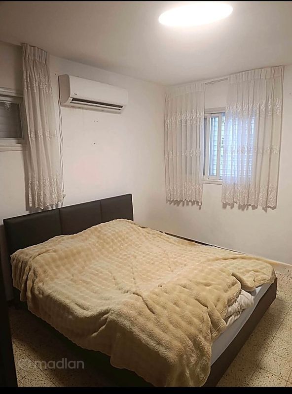 אביבים 8, אגרובנק, חולון