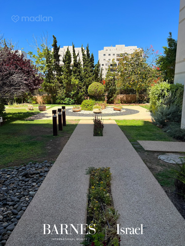 יאיר רוזנבלום , אזורי חן, תל אביב יפו