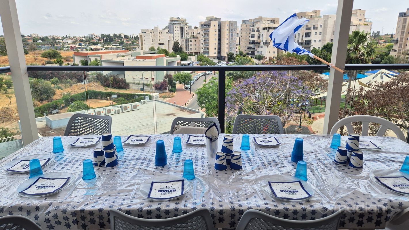הרב גרז זבולון 4, רחובות הצעירה, רחובות