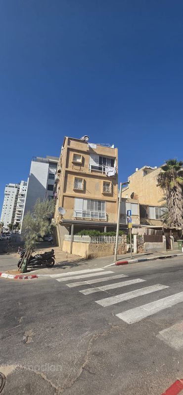הים , צפון מערב, בת ים