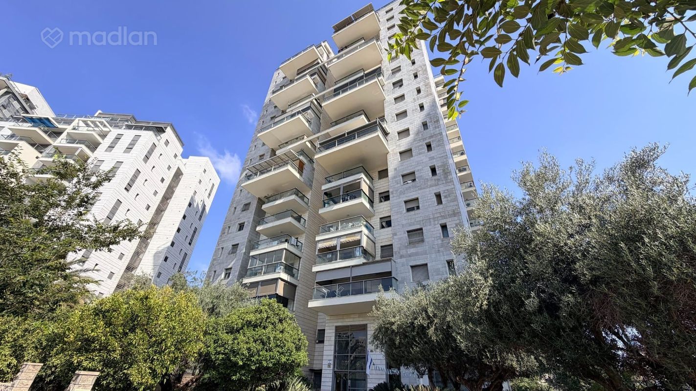 נתן אלתרמן 4, רחובות החדשה, רחובות