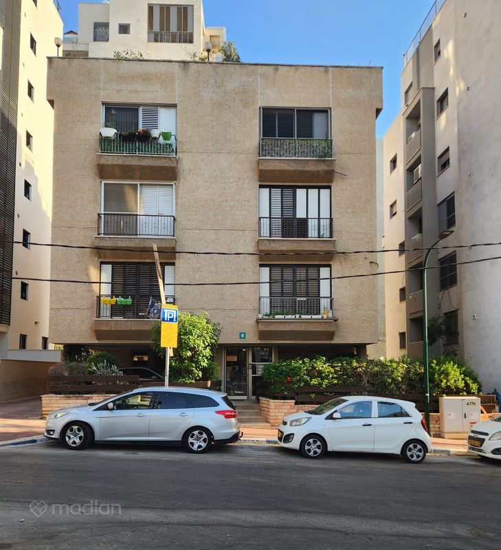 בר יוחאי 8, מתחם נגבה, רמת גן