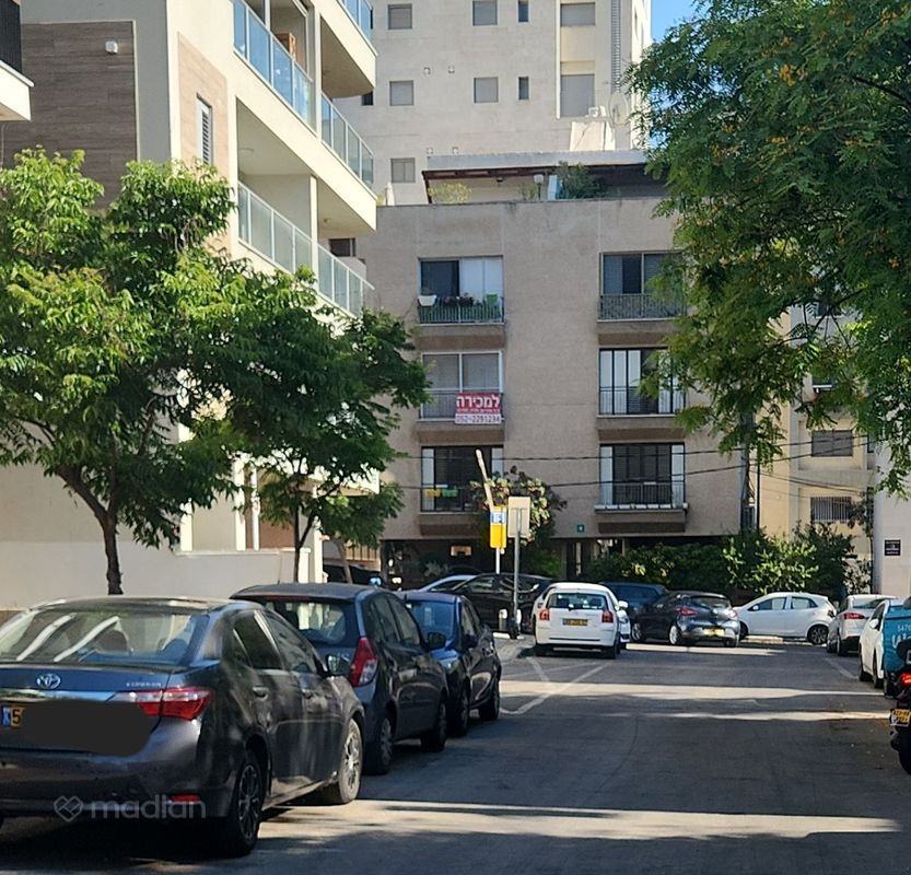 בר יוחאי 8, מתחם נגבה, רמת גן