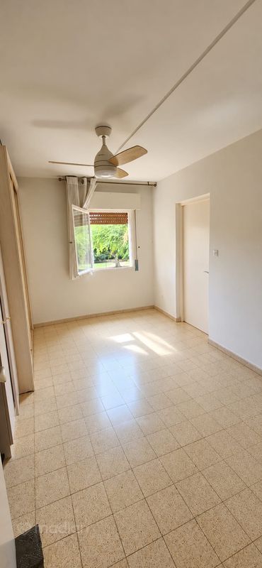 שביל הגפן 9, לב העיר, קרית מוצקין