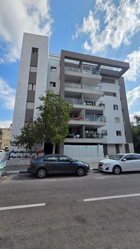 הר הצופים 35, קריית שרת, חולון