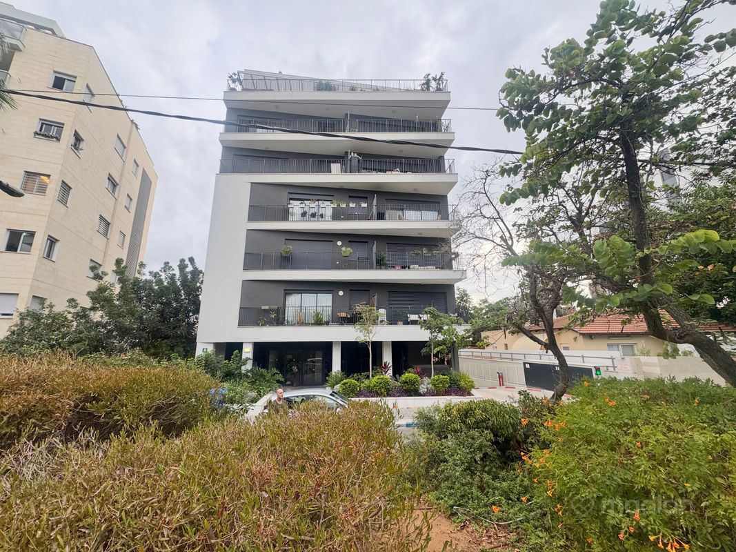 שדרות הקונגרס 8, הבילויים, רמת גן